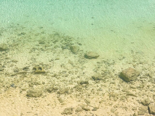 透き通るきれいな海