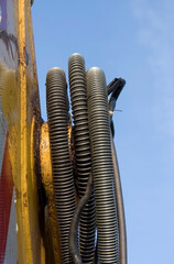 Hydraulikschläuche am Bagger