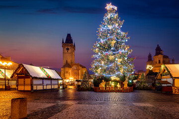 The beutiful decorated christmas tree at the traditional, festive market at the old town square of Prague, Czech Republic, during winter dawn without people - obrazy, fototapety, plakaty