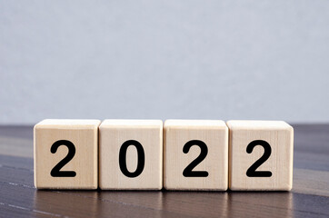 Flip the wooden cube to change from 2021 to 2022. New 2022.