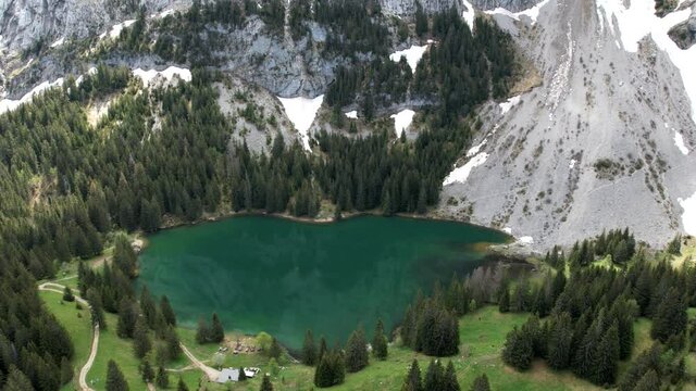 Vue a&eacute;rienne par drone du lac Benit en Haute Savoie