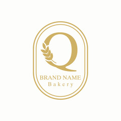 Obraz premium Initial Q Letter with Wheat Grain for Bakery, Bread, Cake, Cafe, Pastry, Healthy Food, Cafetarian, Home Industries Business Logo Vector Idea 