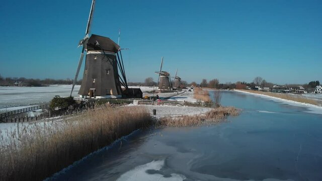 Molendriegang Drie Molens near Leidschendam under a thick pack of snow