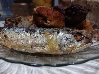 photo of fried fish on a plate
