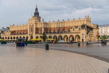 Fototapeta na wymiar Krakow cloth halls on the main square (sukiennice).