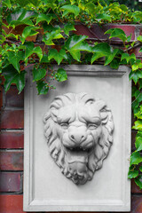 płaskorzeźba, maska ścienna kamienny lew, ała architektura ogrodowa