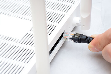 Connecting the router to the internet