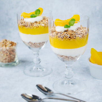 A healthy dessert with peach mousse, natural cheese and expanded oats.
