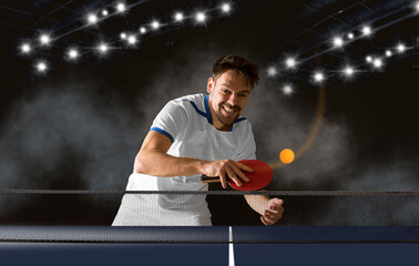 Man playing ping pong - obrazy, fototapety, plakaty
