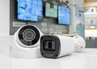 System monitoringu CCTV. Kamery przemysłowe. Monitoring firmy. Kamera kopułkowa, kamera tubowa. - obrazy, fototapety, plakaty