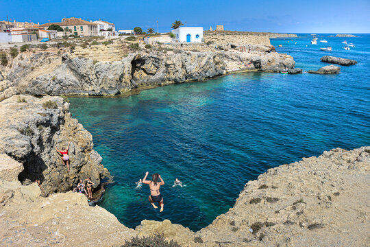 Isla de Tabarca una isla habitada en la Comunidad Valenciana