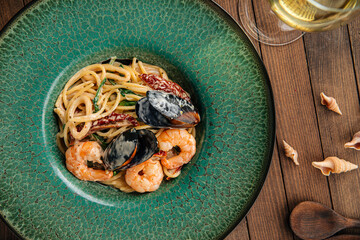 Gourmet seafood spaghetti pasta with shrimp and mussels