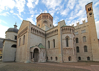 Fototapeta na wymiar Cattedrale di San Vigilio a Trento; abside e transetto