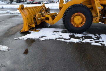 待機中の除雪車