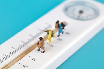 Miniature creative thermometer to cool down
