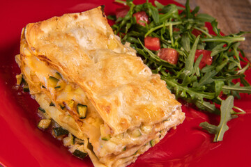 Recipe for vegetarian lasagna with goat cheese and arugula