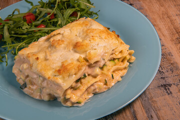 Recipe for vegetarian lasagna with goat cheese and arugula