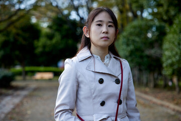 映画風レタッチ　コートを着たアジア人女性