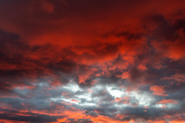 Fototapeta na wymiar Detail of the sky at sunset with its reddish hues.