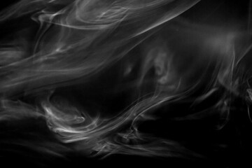 Kunstvolle Qualm Nebel auf Schwarzen Hintergrund