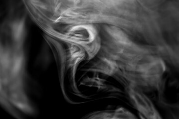 Kunstvolle Qualm Nebel auf Schwarzen Hintergrund