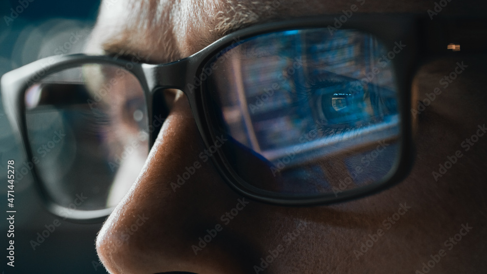 Fototapete Close-up Portrait of Software Engineer Working on Computer, Line of Code Reflecting in Glasses. Developer Working on Innovative e-Commerce Application using Machine Learning, AI Algorithm, Big Data
