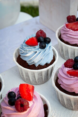 cupcake with berries 