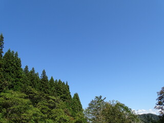 秋晴れの山
