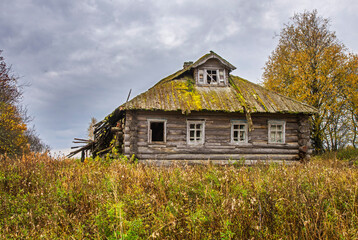 Abandoned Kuchepalda village in Kargopol district. Arkhangelsk oblast. Ruusia