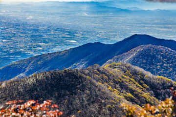 赤城山から見る紅葉した山の景色