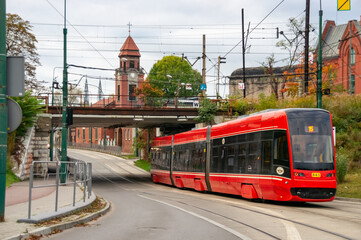 tramwaj linii nr 15 w Sosnowcu zjeżdżający z ulicy 3 Maja w kierunku ulicy Żeromskiego, most...