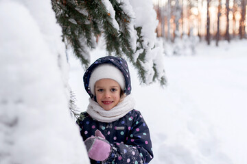 winter forest, snow forest, games in the forest, snowdrifts, children's overalls , girl in the forest, order, dad, children, family winter walk