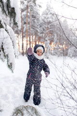 Fototapeta na wymiar winter forest, snow forest, games in the forest, snowdrifts, children's overalls , girl in the forest, order, dad, children, family winter walk