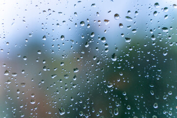 Regen auf der Fensterscheibe