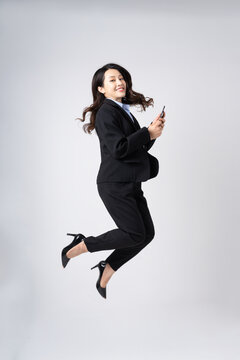 full body image of beautiful young asian businesswoman, isolated on white background