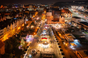 Fototapeta na wymiar Beautiful Christmas fair in the old town of Gdansk at night, Poland
