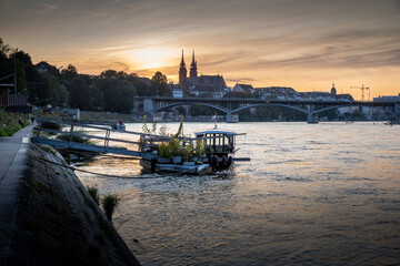 Abendsitmmung am Basler Rheinufer