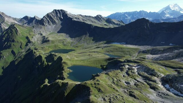 Vue a&eacute;rienne par drone du Val Claret en &eacute;t&eacute;, Suisse