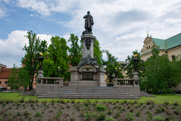 Fototapeta na wymiar Warsaw Statues - Street