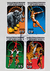 briefmarke stamp vintage retro alt old gestempelt used frankiert cancel papier paper zirkus circus elefanten artisten tiger dompteur bikini einrad ddr