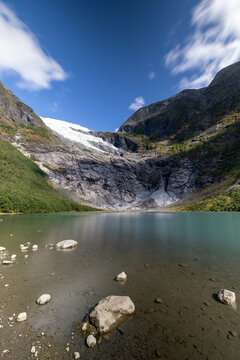 Norwegen - Gletscher, See und Berglandschaft (1)