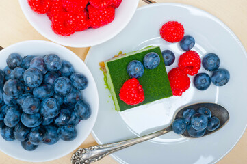 green tea matcha mousse cake with berries