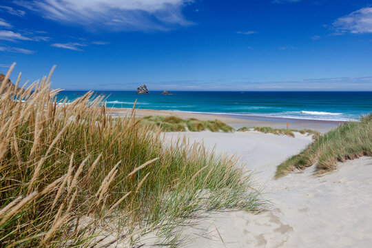 The spectacular coastline at Sandfly Bay