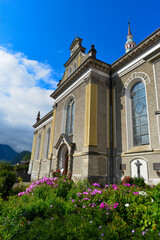 Fototapeta na wymiar Pfarrkirche Bezau in der Bregenzerwälder Gemeinde Bezau / Vorarlberg-Österreich 