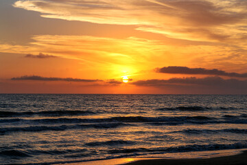 Obraz na płótnie Canvas tramonto sul mare