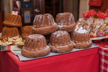 Guglhupfe in Elsässer Bäckerei