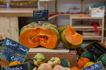 Marktstand mit Kürbissen