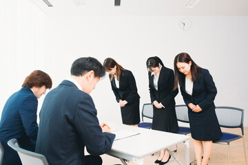 企業面接・就職活動（挨拶・お辞儀）
