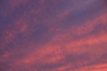 赤く染まった夕焼け雲