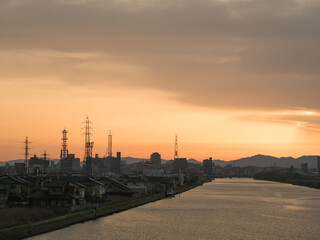 Fototapeta na wymiar 川と夕焼け。River and sunset.